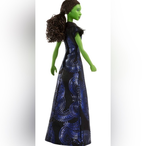 Wicked “For Good” Singing Elphaba - Picture 3 of 10